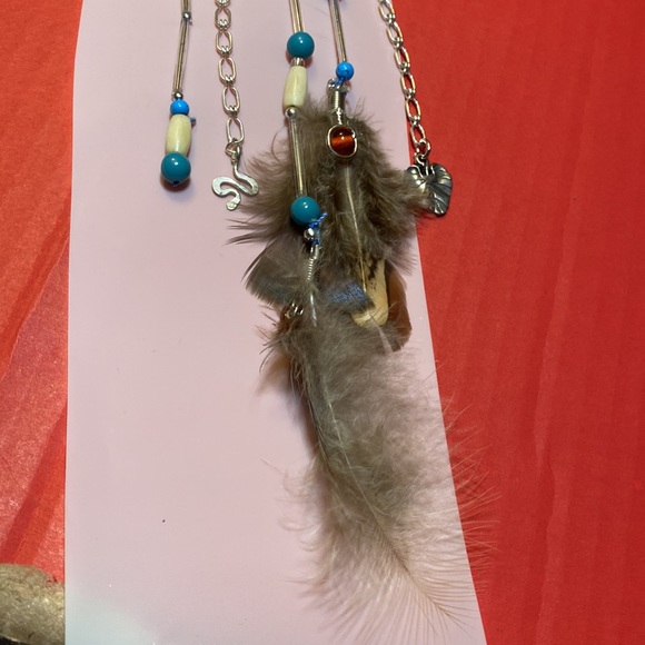 Charm hair clip with feathers - Picture 4 of 4